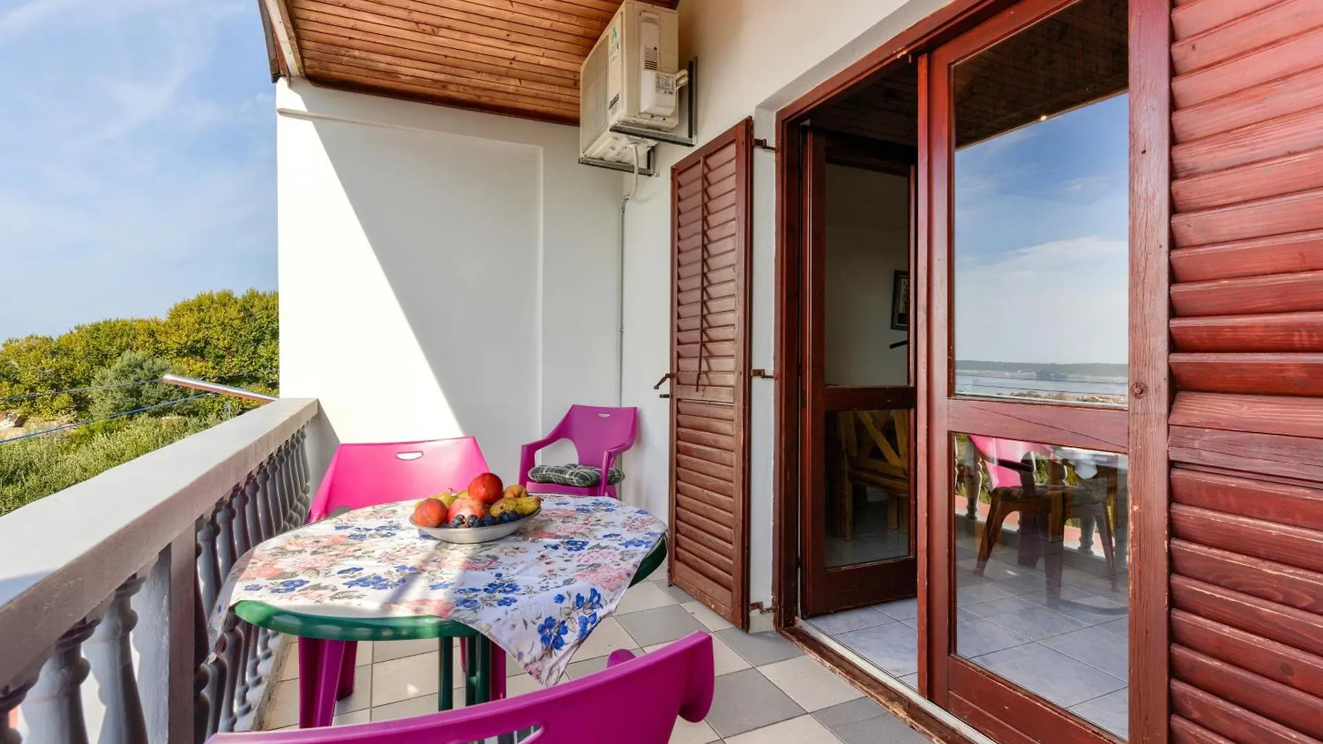Apartment Wohnung Fuer 22 Personen Mit Aussicht Razanac