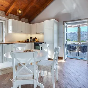 Ferienhaus Stonehouse Milan, Ražanac