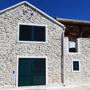 Apartment Mliko I Palenta, Ražanac