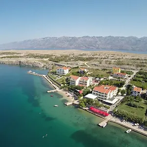 Hotel 4m, Ražanac